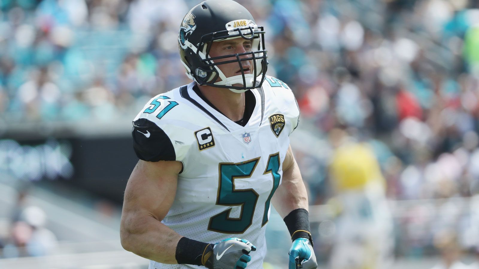 
                <strong>Paul Posluszny (Linebacker)</strong><br>
                Insgesamt sechs Jahre spielte Paul Posluszny für die Jaguars. Nach der Niederlage im AFC Championship Game 2017 gegen die Patriots erklärte der Linebacker allerdings seine Karriere für beendet. Es war der erste Stein, der aus der Defensiv-Mauer der Jaguars bröckelte.
              