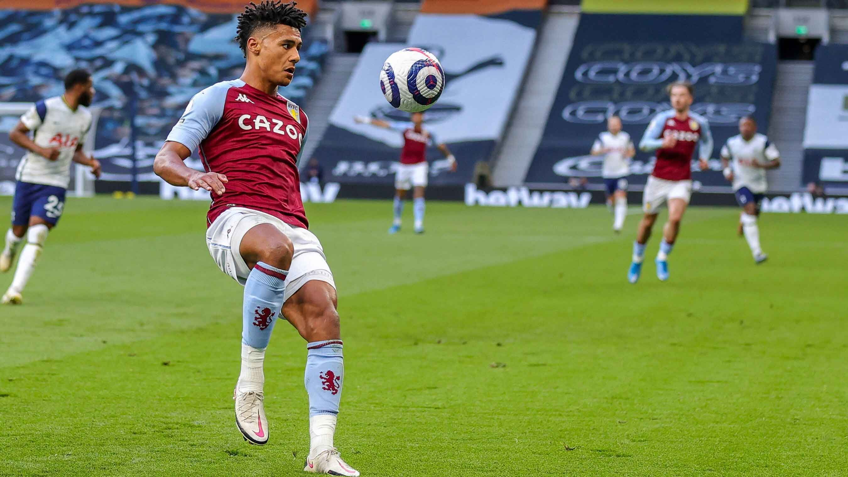 
                <strong>Sturm: Ollie Watkins (England, Aston Villa)</strong><br>
                Ollie Watkins vom Premier League-Klub Aston Villa zauberte in der abgelaufenen Saison unter anderem mit Jesse Lingard. Die Hammers konnten die Saison im gesicherten Mittelfeld auf Platz elf abschließen. Watkins lieferte mit 19 Torbeteiligungen einige Argumente für eine EM-Nominierung, England-Coach Gareth Southgate strich ihn jedoch aus dem finalen Aufgebot.
              