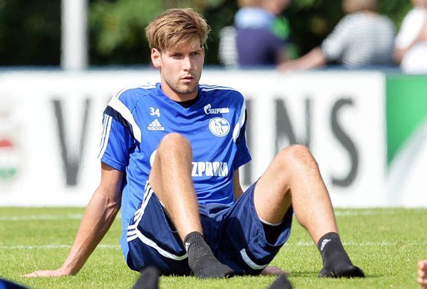 
                <strong>Der Konkurrenzkampf ist eröffnet</strong><br>
                Neuzugang Fabian Giefer kam im Sommer ablösefrei aus Düsseldorf. Der 24-Jährige gibt sich zum Trainingsauftakt selbstbewusst: "Ich will die Nummer Eins auf Schalke werden!"
              