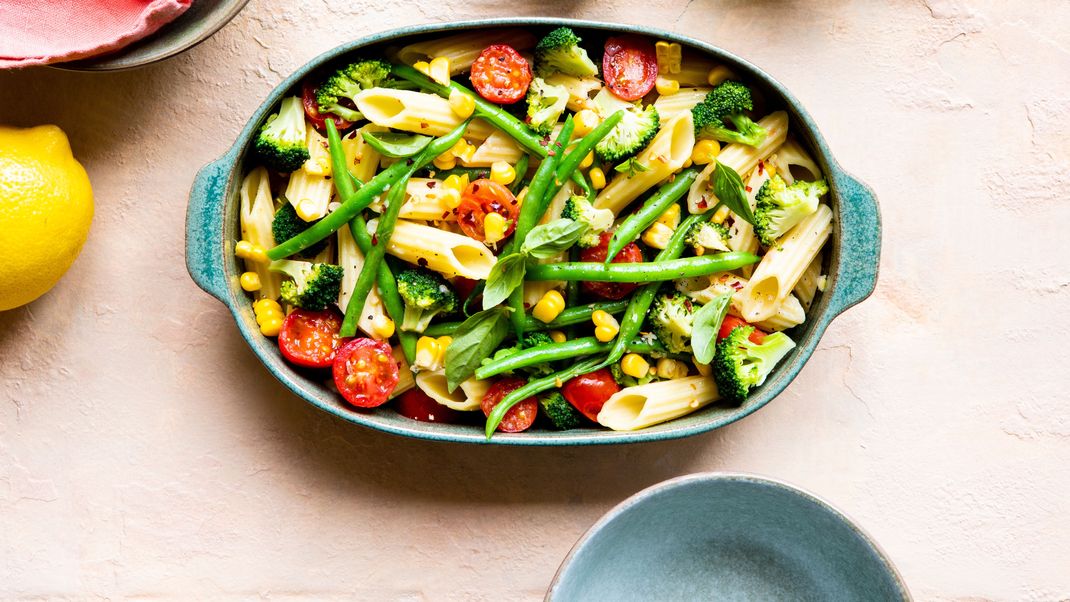 Wenig Nudeln, viel Gemüse. So wird dein Pasta-Gericht zum Diät-Food. 