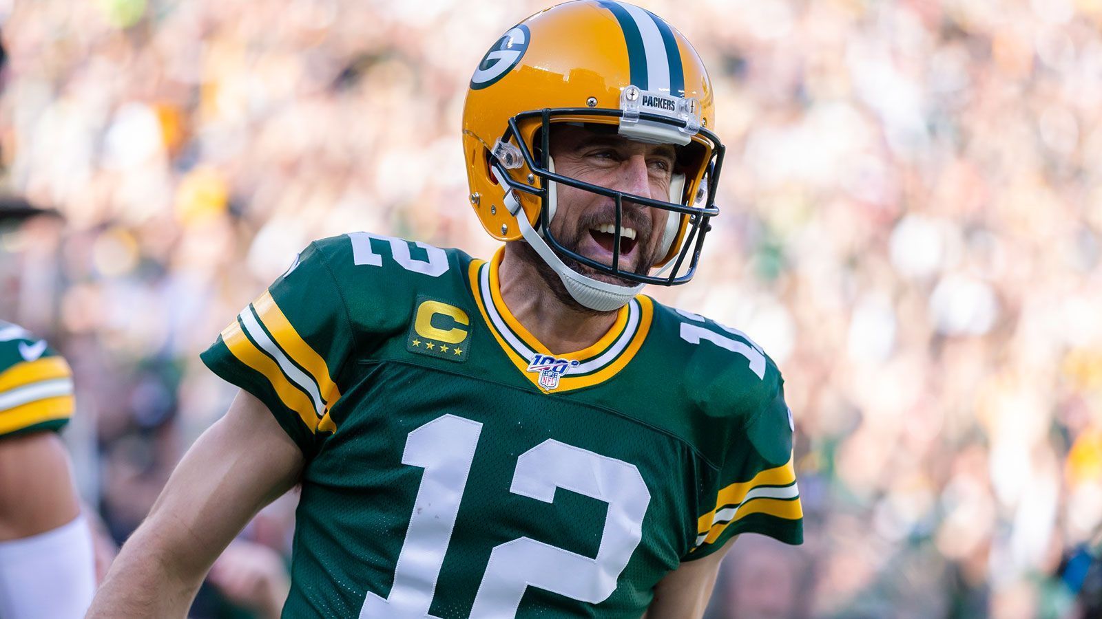 
                <strong>Quarterback: Aaron Rodgers</strong><br>
                Bei 47 Punkten der Passing Offense verwundert es nicht, dass Aaron Rodgers auch der beste Quarterback der Woche war. Neben den sensationellen Statistiken als Passer (25/31 Completions, 429 Yards, 5 Touchdowns) erzielte Rodgers einen Touchdown auch als Läufer. Der 35-Jährige stellte zudem erstmals in seiner Karriere ein perfektes Passer Rating auf (158,3).Gesamtpunktzahl: 53 (106)
              