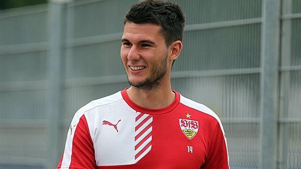 
                <strong>Robin Yalcin (Rizespor)</strong><br>
                Auch Robin Yalcin konnte sich in Deutschlands Eliteklasse noch keinen Namen machen. Das versucht der 21-Jährige nun bei Rizespor. Bis 2018 bindet sich der bisherige Stuttgarter an den Klub vom Schwarzen Meer. Rizespor zahlt 250.000 Euro Ablöse an den VfB.
              