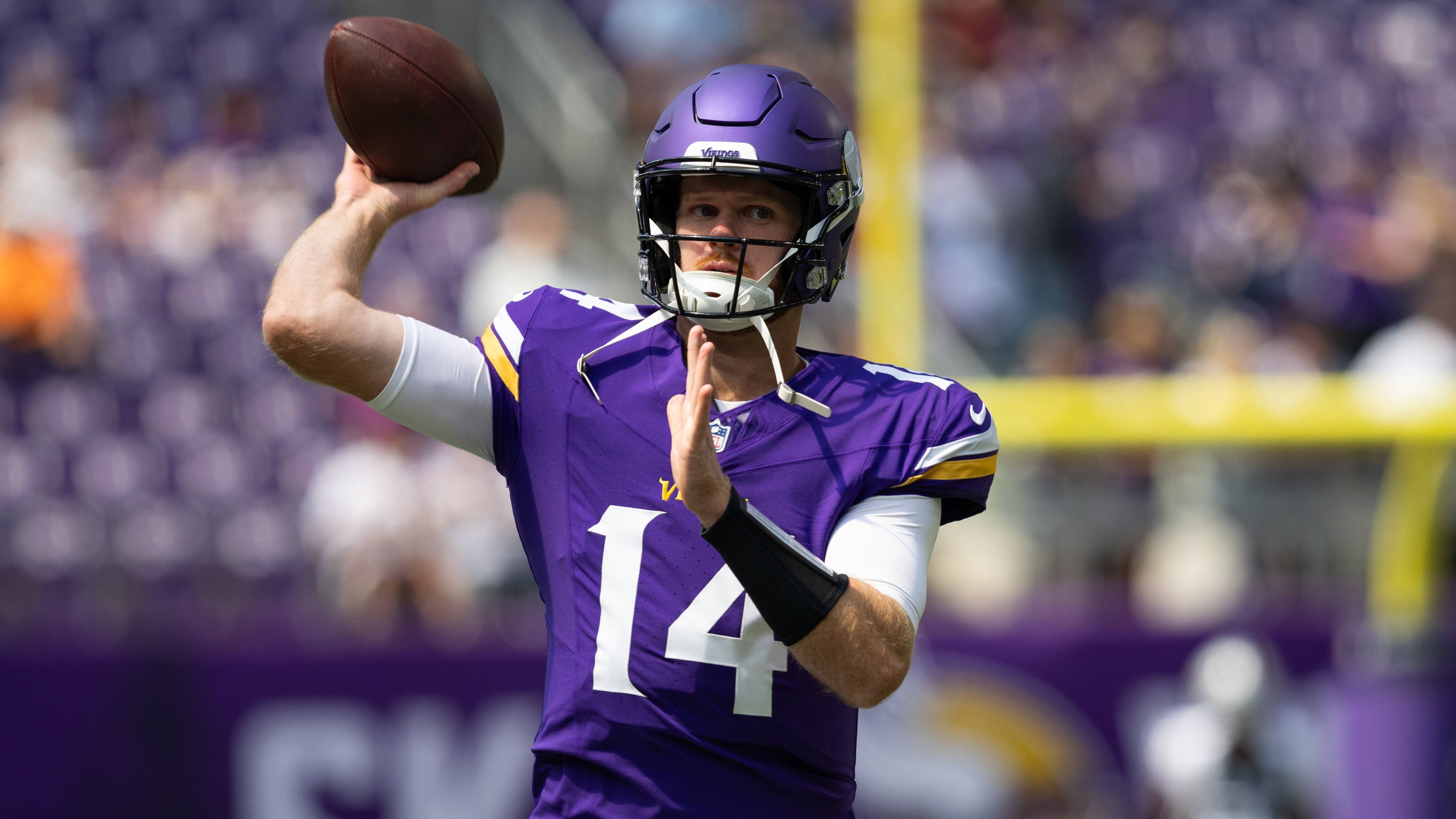 <strong>Platz 22: Sam Darnold (Minnesota Vikings)</strong><br>Nach der Verletzung von Rookie J.J. McCarthy hat Sam Darnold bei den Vikings eine neue Chance erhalten... und diese zumindest in Woche 1 voll genutzt! Der ehemalige Erstrunden-Pick zählte zu den besseren Quarterbacks des Spieltags. Mehrmals brachte er Würfe in enge Passfenster an und half den Vikings zum Sieg. Macht er so weiter, geht's weiter nach oben.&nbsp;