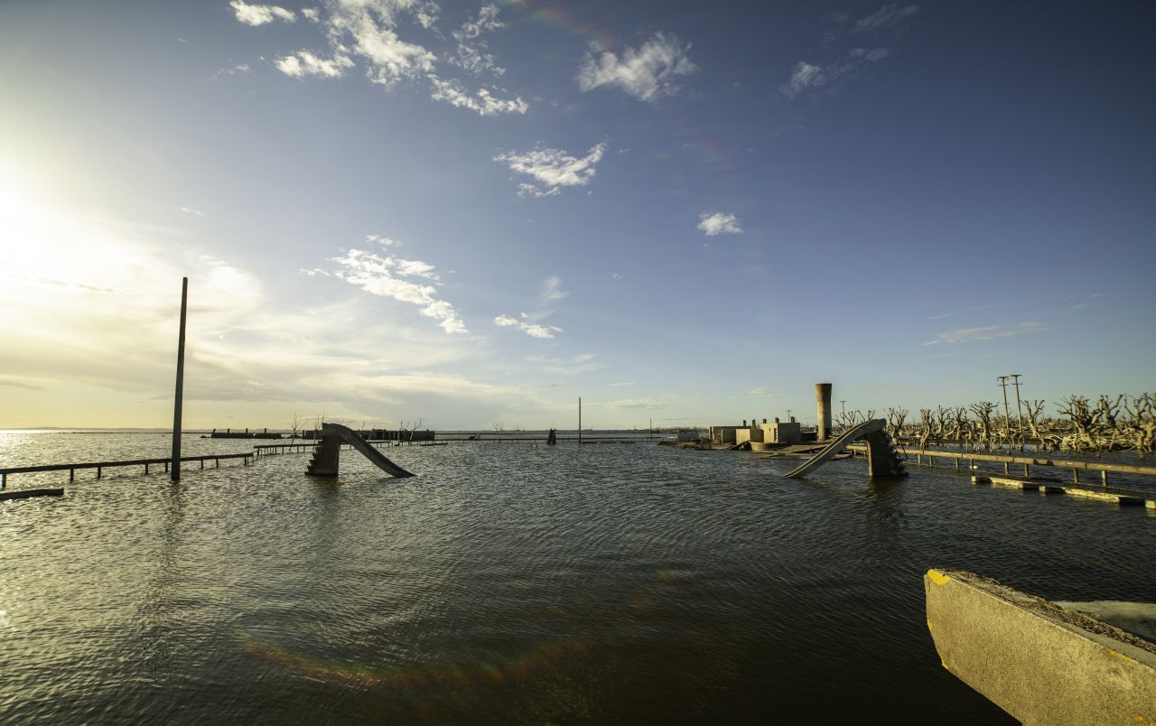 Villa Epecuén in Argentinien: Am 10. November 1985 ließen unglaubliche Regenfälle das Wasser des naheliegenden Sees anschwellen, bis die Stadt schließlich darin versank und gut 25 Jahre überflutet blieb. 