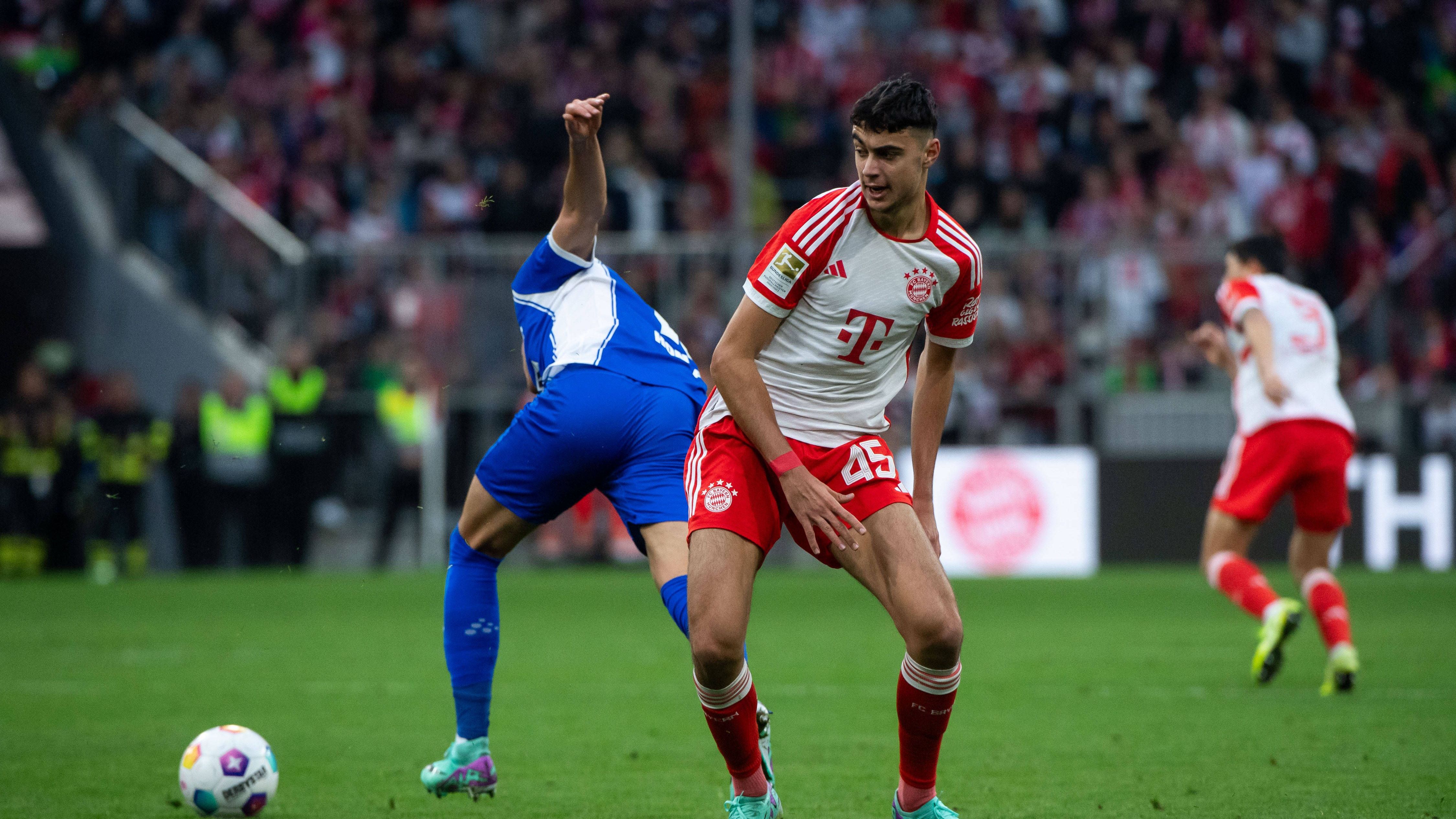 <strong>Platz 9: Aleksandar Pavlovic (FC Bayern München)</strong><br><strong>Alter beim Debüt:</strong> 19 Jahre, fünf Monate, 25 Tage<br><strong>Begegnung:</strong> FC Bayern München - SV Darmstadt 8:0 (28. Oktober 2023)