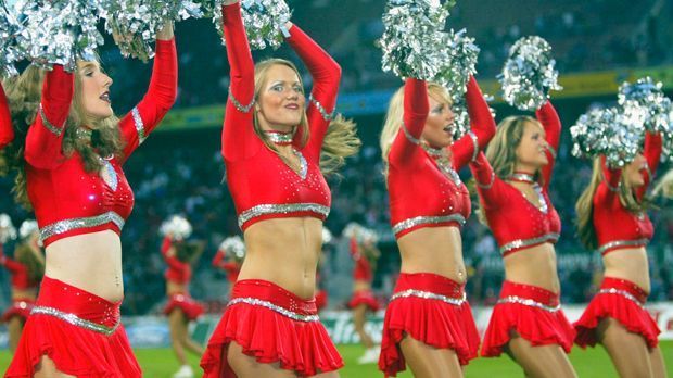 
                <strong>1.FC Köln</strong><br>
                Als einer der wenigen deutschen Klubs hat der 1. FC Köln eigene Cheerleader. Diese tanzen natürlich in roten Kostümen - passend zur Vereinsfarbe.
              