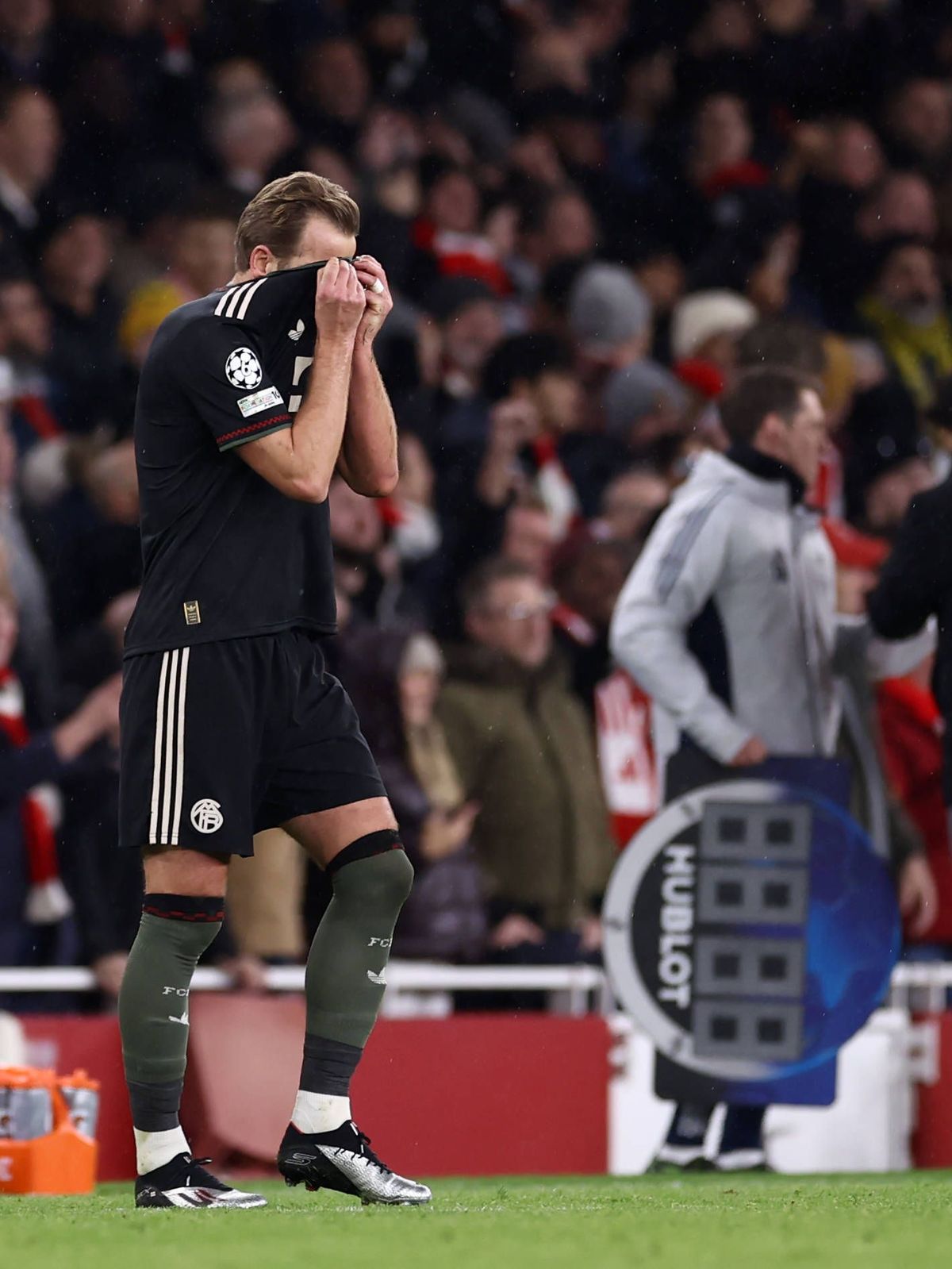 Arsenal v Bayern Munich 26 November 2025, London - UEFA Champions League - League Stage - Arsenal v Bayern Munich - Harry Kane of Bayern Munich reacts to defeat at the Emirates Stadium - Photo: Jac...
