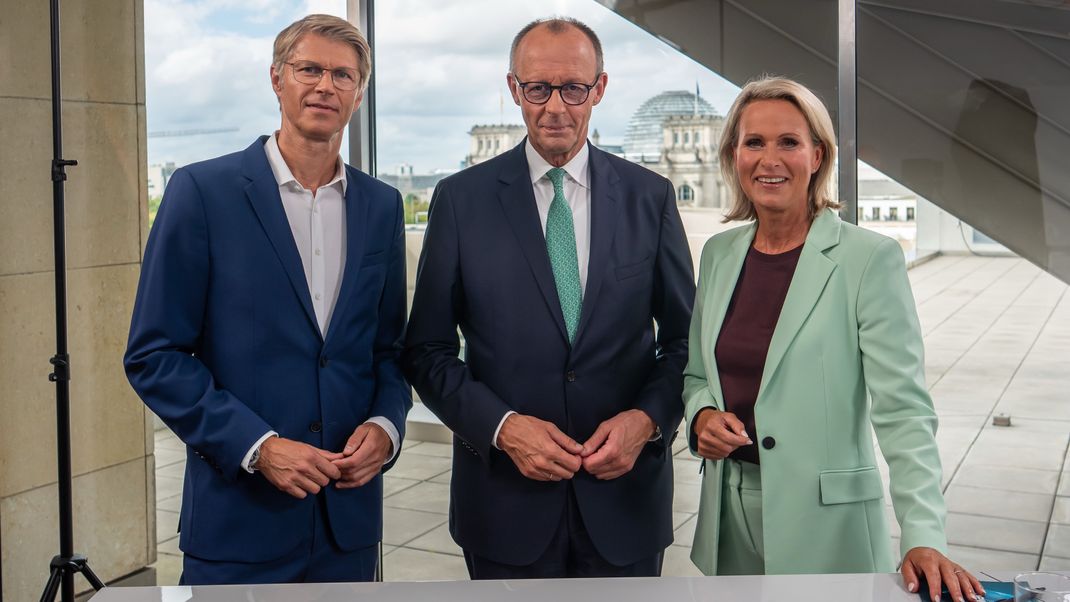 Der Bundeskanzler (Mitte) hat sich im :newstime-Interview den Fragen von Heiko Paluschka und Claudia von Brauchitsch gestellt.