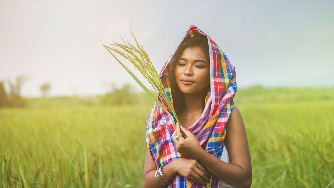 Was genau ist Reiswasser und warum ist es gut für deine Haare? Wir verraten dir die Beauty-Hacks in unserem Beauty-Artikel und haben eine DIY-Anleitung zum Selbermachen für dich!