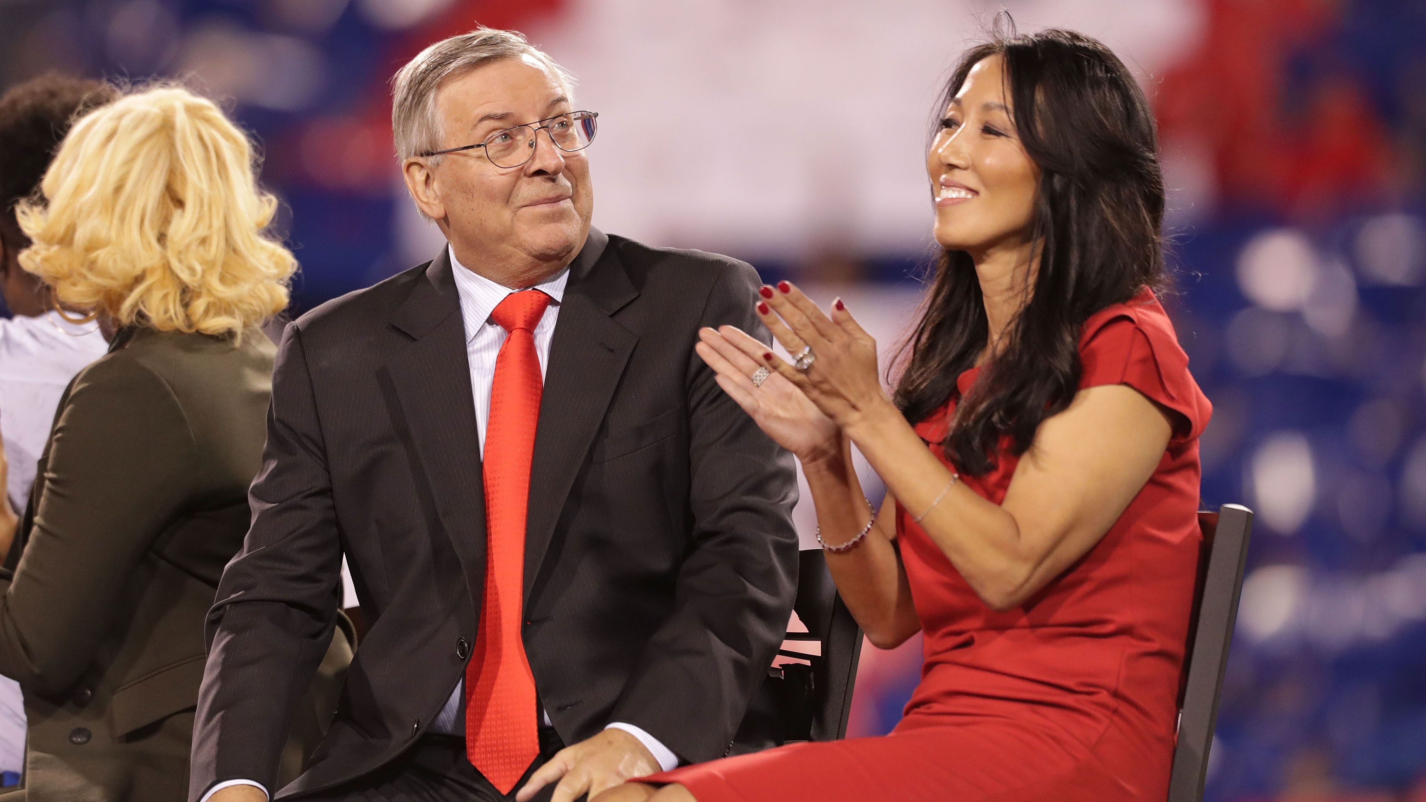 <strong>Buffalo Bills: Terry und Kim Pegula</strong><br>Note B