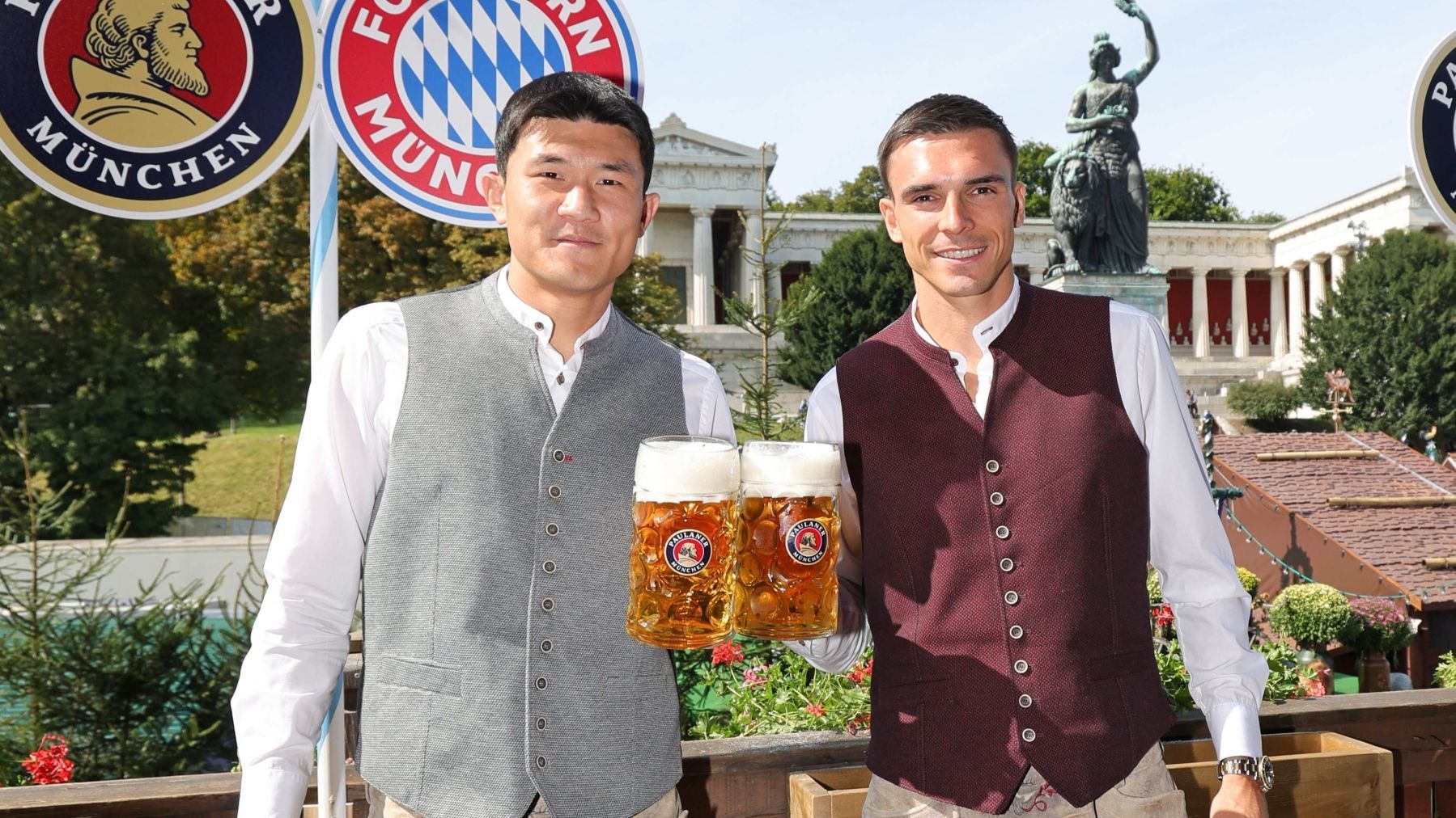 <strong>Der FC Bayern München auf dem Oktoberfest: Die besten Wiesn-Bilder</strong><br>Eine reine Männersache ist dieses Prosit mit Min-jae Kim und Joao Palhinha.