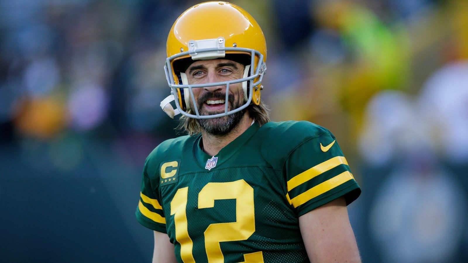 
                <strong>Gewinner: Aaron Rodgers (Green Bay Packers)</strong><br>
                Aaron Rodgers musste seinem Team am Sonntag von zu Hause aus zusehen und sah, dass die Offense der Packers gegen eine schwache Defense der Kansas City Chiefs wenig zustande brachte. Das lag sowohl daran, dass Matt LaFleur beim 7:13 das Laufspiel zu früh zum Fenster rauswarf, allerdings auch an Jordan Love, der bei seinem ersten NFL-Start sichtlich Probleme hatte, Coverages zu erkennen oder Protections zu ändern. Stand heute ist er nicht bereit, die Packers zu übernehmen. Aaron Rodgers dürfte nicht allzu traurig über Loves Performance gewesen sein.
              