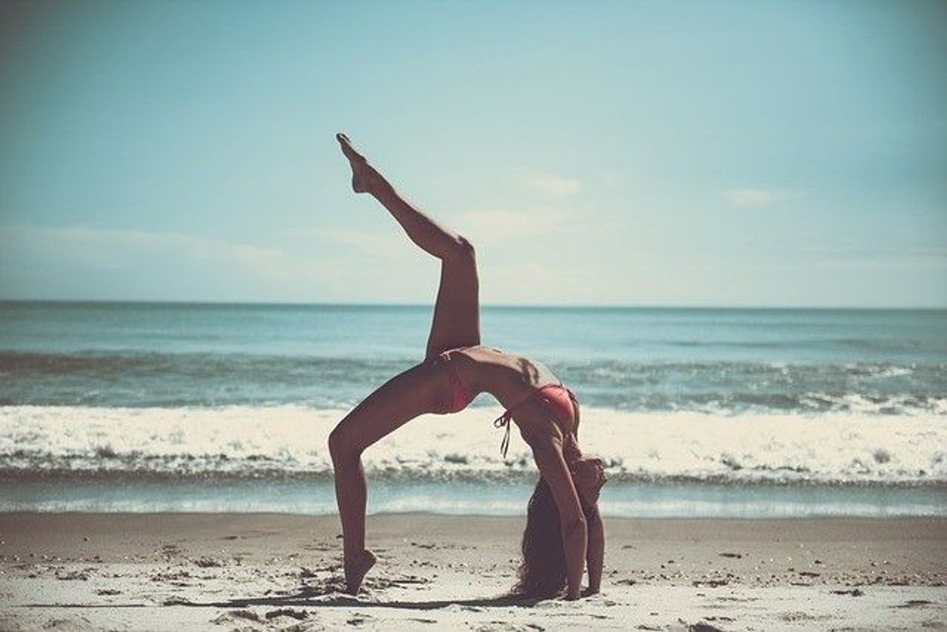 Yoga hilft eingerosteten Gelenken und schlaffen Muskeln auf die Sprünge. (Quelle: Pexels (CC0-Lizenz)/ pixabay.com)