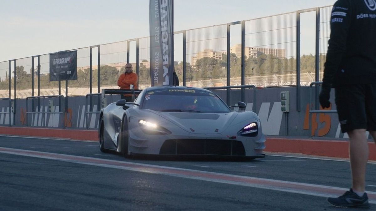 Timo Glock und sein Dörr-Team arbeiten beim Test in Valencia am McLaren