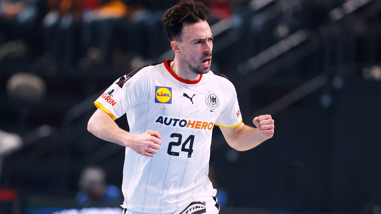 
                <strong>Patrick Groetzki</strong><br>
                Außergewöhnlich: Der Rechtsaußen hört auch auf den Namen "Johnny".
              