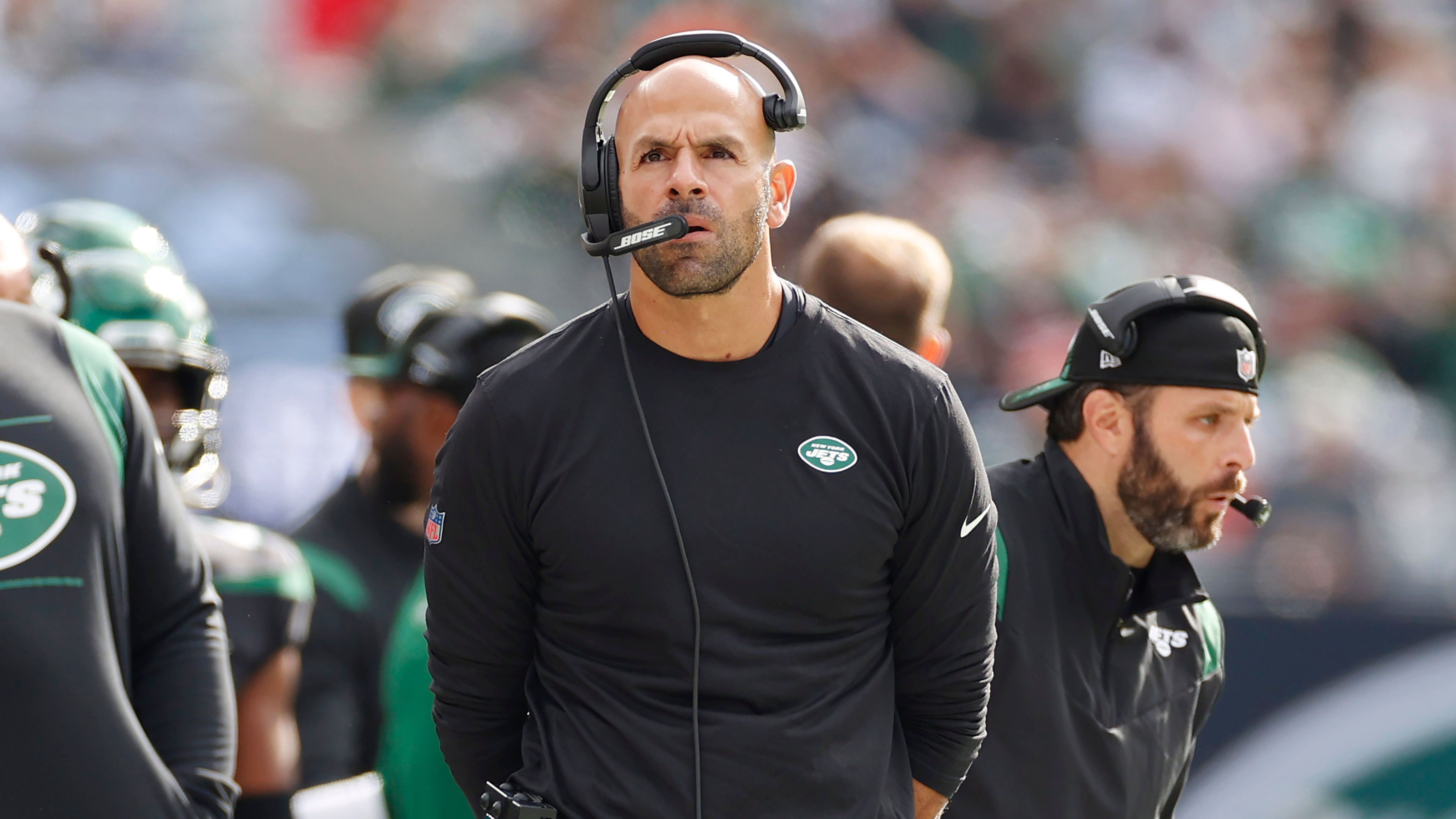 
                <strong>Geteilter 9. Platz: Robert Saleh</strong><br>
                &#x2022; Team: New York Jets<br>&#x2022; Im Amt seit: 2021<br>&#x2022; Quote: +1.400 (bei einem Einsatz von 100 US-Dollar erhält man 1.500 US-Dollar)<br>
              