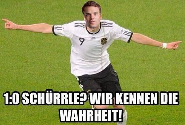 
                <strong>Der wahre Held </strong><br>
                Andre Schürrle war der Wegbereiter für den deutschen Sieg? Nicht im Netz, denn da wird scherzhaft Manuel Neuer als Torschütze gefeiert. 
              