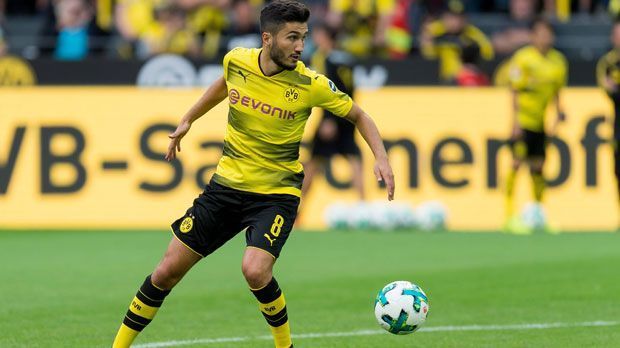 
                <strong>Nuri Sahin (Borussia Dortmund)</strong><br>
                Nuri Sahin: Dem von Trainer Peter Bosz wieder mehr geforderten Sahin gelingt nach zwei Minuten ein erster sehenswerten Abschluss für Borussia Dortmund. Er erledigt die Libero-Aufgabe souverän, leistet dabei aber weniger Laufarbeit als seine Mittelfeldkollegen. Dafür zeigt er zwei sehenswerte Freistöße (58., 76. Minute). ran-Note: 3
              