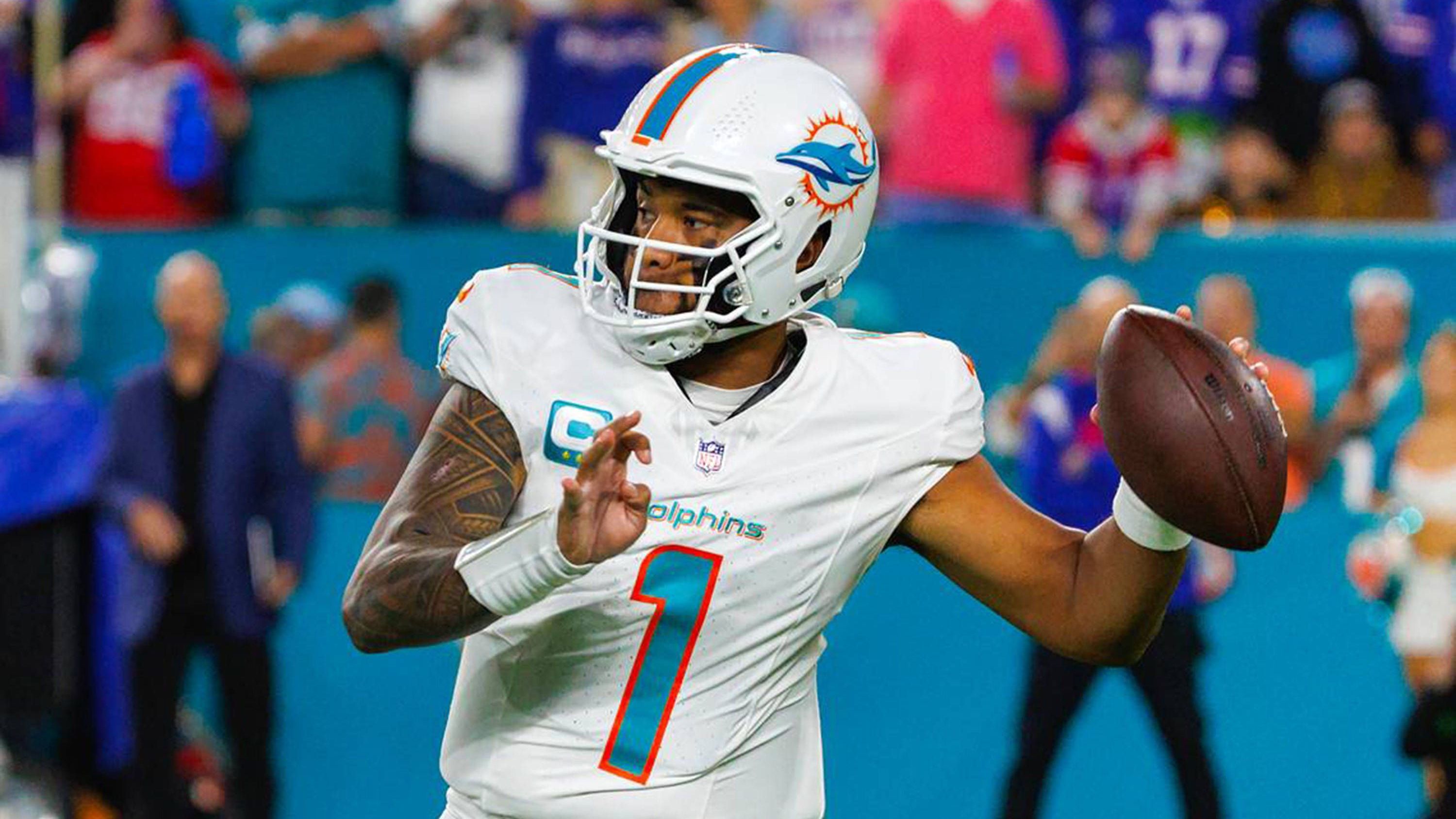 <strong>Platz 19: Miami Dolphins<br></strong>Die Verluste in der Free Agency, gerade in der Offensive Line und der Secondary, könnten die "Fins" womöglich hart treffen. Zudem soll Jaelen Ramsey noch abgegeben werden. Im Draft wurde dafür Guard Jonah Savaiinaea in Runde zwei geholt, die Secondary wurde allerdings erst ab Runde fünf angegangen. Die Dolphins haben auch nach dem Draft noch einige Fragezeichen, auch wenn die D-Line mit Kenneth Grant gut verstärkt wurde.