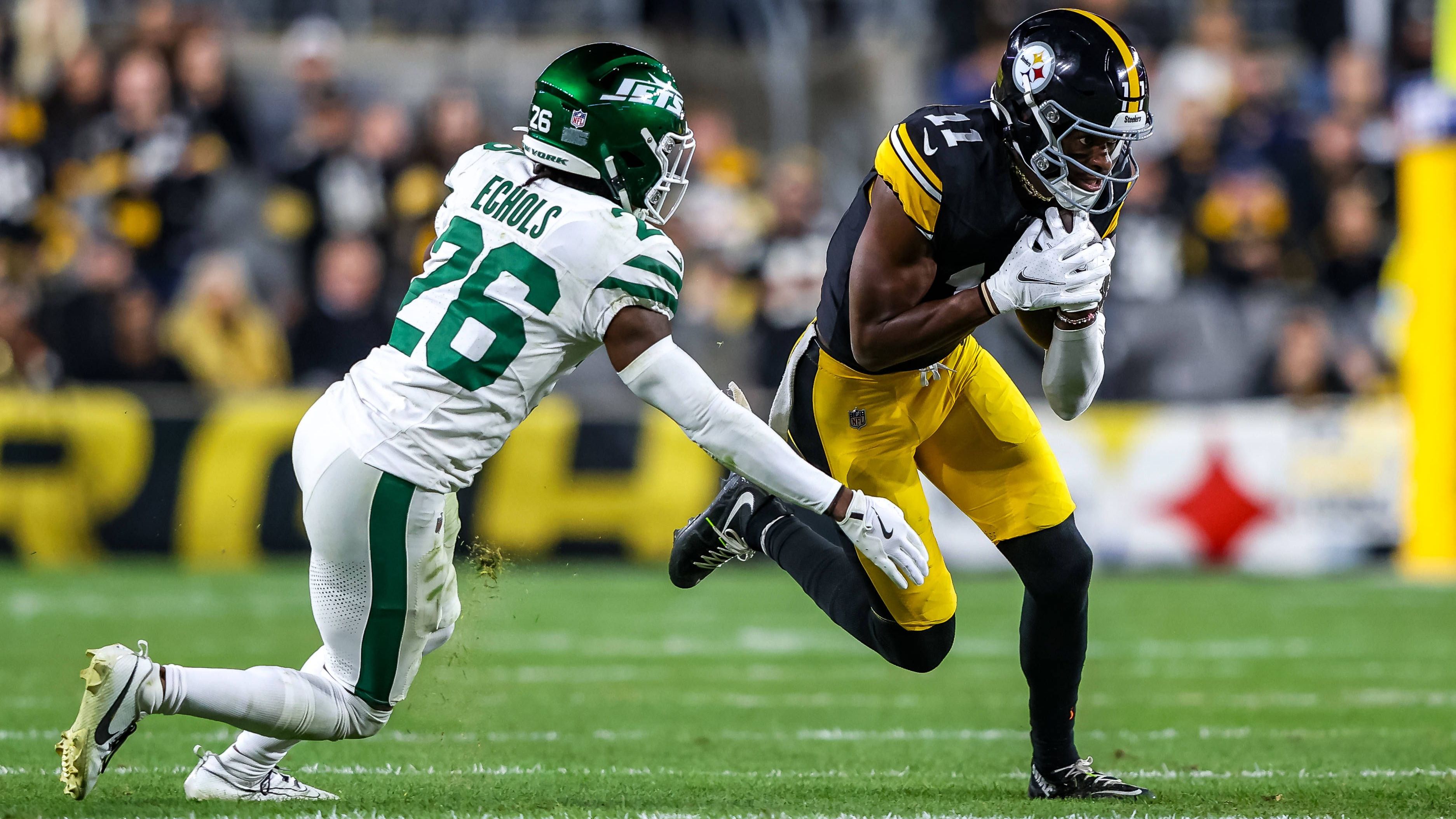 <strong>Pittsburgh Steelers 16:3 New York Jets</strong><br>In einem schwachen Spiel sorgt die Steelers-Defensive um T.J. Watt und Neuzugang Jalen Ramsey für die Entscheidung. Jets-Quarterback Justin Fields wird dabei gleich sechsmal gesackt.