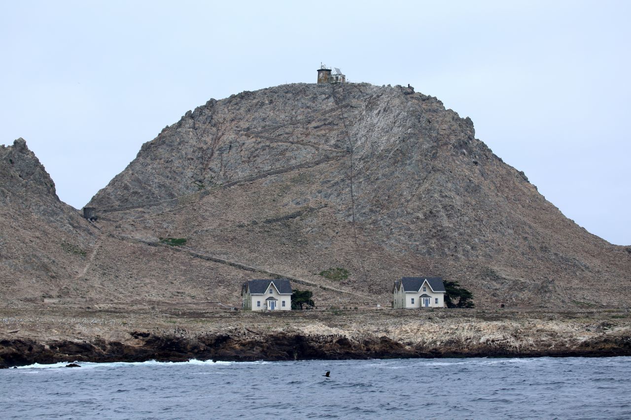 Farallon-Inseln: Nur rund 40 Kilometer von der Golden Gate Bridge in San Francisco entfernt liegen die hoch radioaktiv verstrahlten Inseln. Die Umgebung ist auch als Farallon Island Nuclear Waste Dump bekannt, da die USA zwischen 1946 und 1970 dort Tonnen von Atommüll im Meer versenkte.