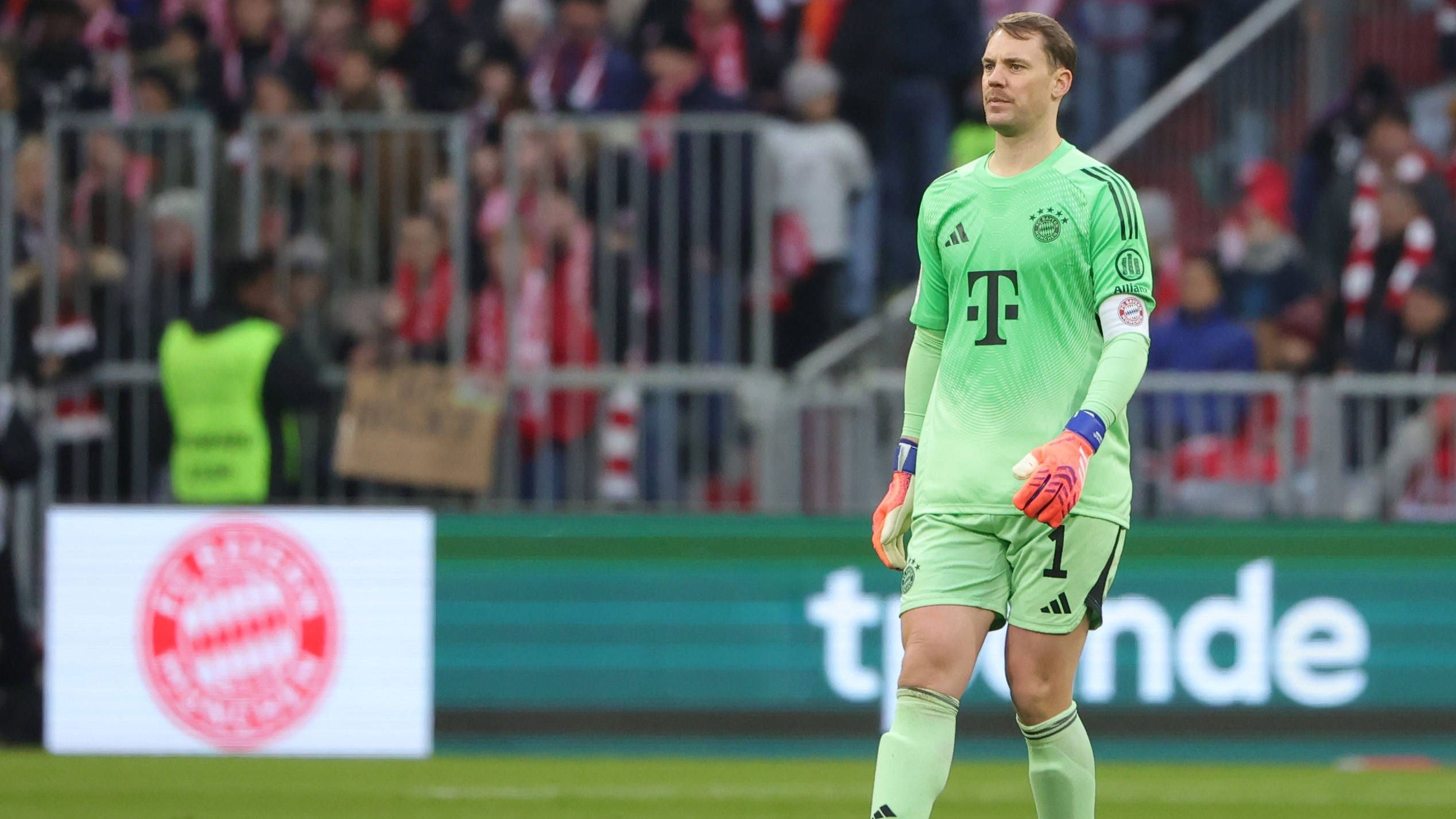 <strong>2. (geteilt) Manuel Neuer (39) mit 34 Titeln<br></strong><strong>Gewonnene Titel:</strong> 1x Weltmeister (2014); 2x Champions-League-Sieger (2013, 2020); 12x Deutscher Meister (2013, 2014, 2015, 2016, 2017, 2018, 2019, 2020, 2021, 2022, 2023, 2025); 6x Deutscher Pokalsieger (2011, 2013, 2014, 2016, 2019, 2020); 2x UEFA-Supercup-Sieger (2013, 2020); 2x FIFA-Klub-Weltmeister (2014, 2021);<br>8x Deutscher Superpokalsieger (2012, 2016, 2017, 2018, 2020, 2021, 2022, 2025); 1x U21-Europameister (2009)<br><strong>Position</strong>: Torwart <br><strong>Vereine</strong>: FC Schalke 04, FC Bayern München