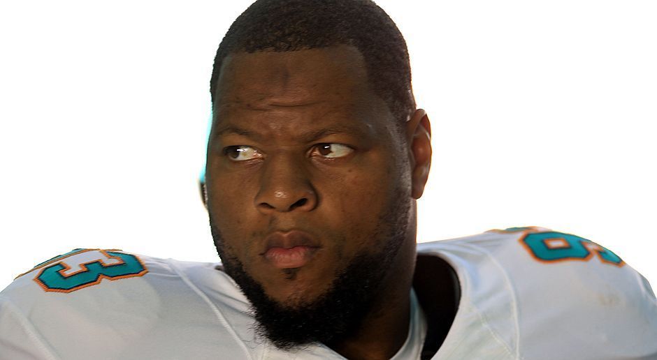 
                <strong>Platz 2: Ndamukong Suh (Defensive Tackle der Miami Dolphins)</strong><br>
                19.062.500 US-Dollar pro Jahr (Vertrag endet nach Saison 2020)
              