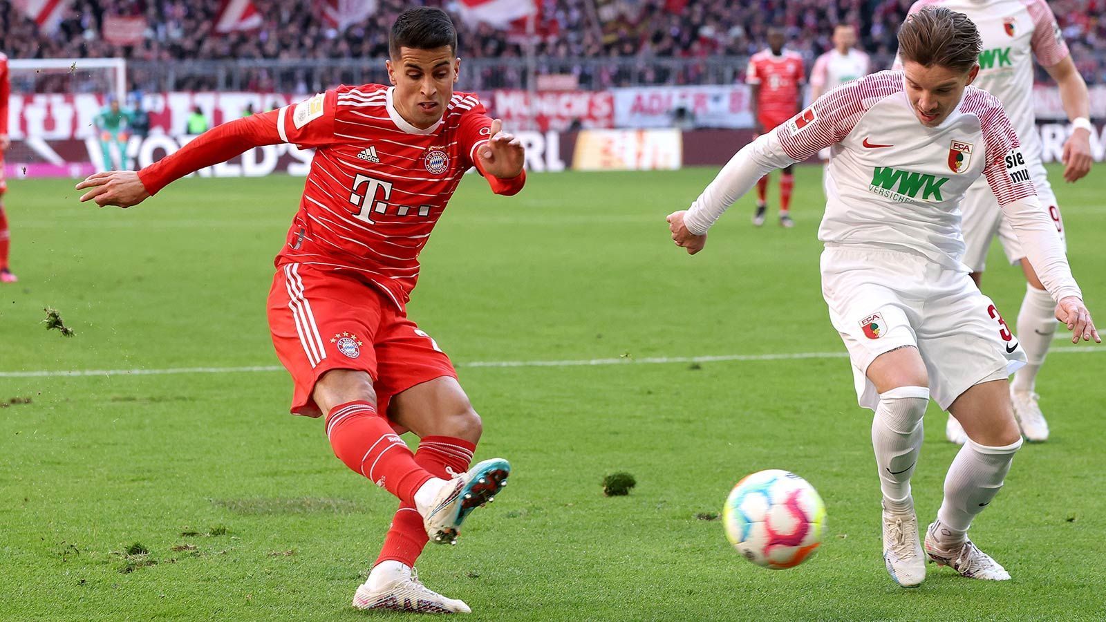 
                <strong>Joao Cancelo</strong><br>
                Erzielt nach einer Viertelstunde sein erstes Tor im Trikot des FC Bayern. Auch in der Folge ein Aktivposten, der seine Gegenspieler immer wieder gekonnt aussteigen lässt. Lässt im Verlaufe der Partie ein wenig nach – auch weil gegen die Augsburger oft nicht mehr nötig ist. Sehenswerte Vorlage auf Davies, der zum 5:2 trifft. ran-Note: 2
              