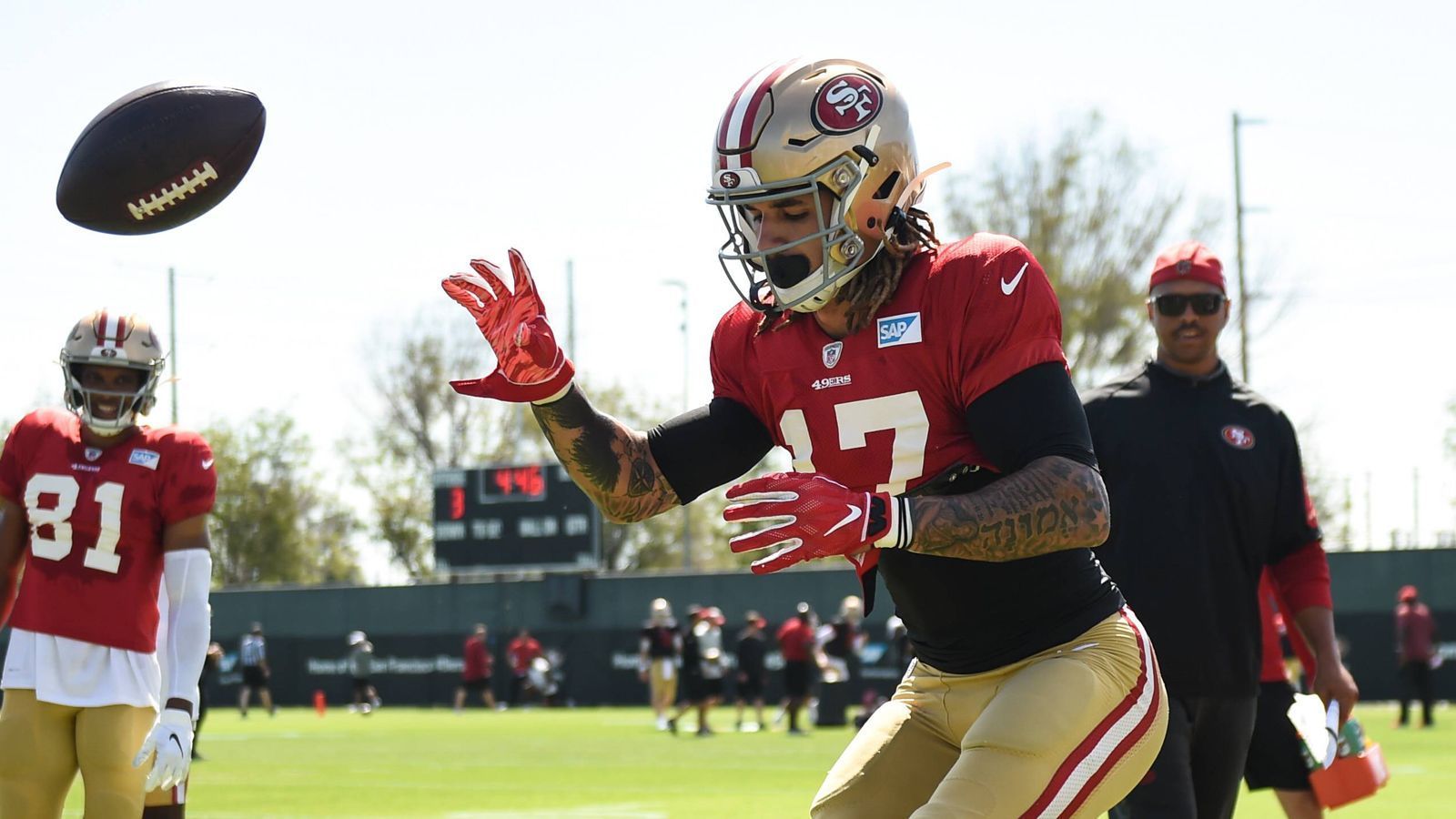 
                <strong>Jalen Hurd (San Francisco 49ers)</strong><br>
                Der Wide Receiver der San Francisco 49ers fällt die ganze Saison aus. Der 24-Jährige riss sich im Training das Kreuzbandriss und wird damit weiterhin auf sein erstes Spiel in der NFL warten müssen. Bereits 2019 verpasste er aufgrund einer Rückenverletzung die gesamte Saison.
              