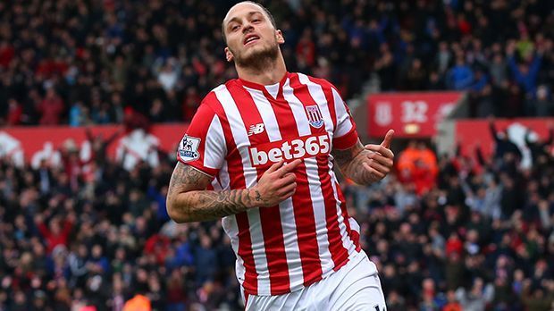 
                <strong>Marko Arnautovic (Stoke City -> West Ham United)</strong><br>
                Marko Arnautovic wechselt für 25 Millionen Pfund (knapp 28 Millionen Euro) von Stoke City zu West Ham United. Dadurch wird der 28 Jahre alte Angreifer zum teuersten österreichischen Fußballer aller Zeiten. In der Bundesliga spielte Arnautovic einst für Werder Bremen und sorgte damals für einigen Trubel, als er etwa einen Polizisten bei einer Verkehrskontrolle beleidigte. Doch die Zeiten als "Enfant terrible" sind vorbei, der 62-fache Nationalspieler Österreichs sorgt längst vor allem durch Leistung für Aufsehen. Bei den "Hammers" könnte ihm nun der nächste Karriereschritt gelingen.
              