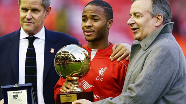 
                <strong>Raheem Sterling (2014)</strong><br>
                2014: Raheem Sterling. Der amtierende "Golden Boy" wechselte im Sommer 2015 vom FC Liverpool zu Manchester City. In der laufenden Saison erzielte der Engländer mit jamaikanischen Wurzeln bereits vier Tore und spielt zudem in der englischen Nationalmannschaft.
              