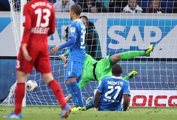 
                <strong>1899 Hoffenheim - Bayer Leverkusen 1:2</strong><br>
                Schwupps, da ist der Ball auf einmal im Tor - das kaputte Netz im Kasten von Koen Casteels macht es möglich.
              
