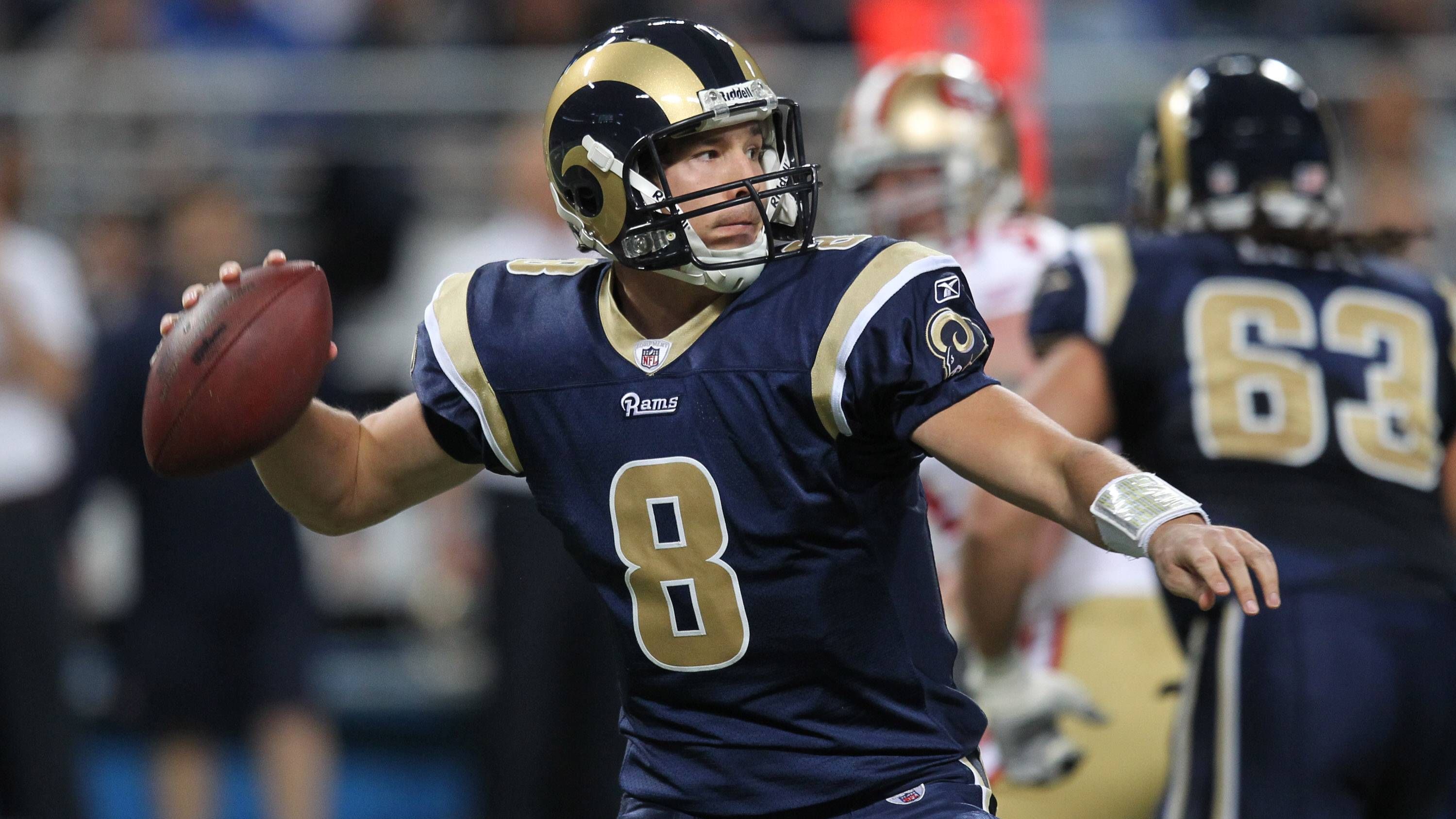 <strong>Sam Bradford (St. Louis Rams) - 2010</strong><br>Ein eher schwieriges Debüt hatte Sam Bradford bei den damals noch in St. Louis ansässigen Rams. Drei Interceptions und eine Niederlage standen am Ende zu Buche. Auch wenn Bradford immer wieder großes Potential gezeigt hatte, verwehrten ihm dauernde Verletzungen den großen Durchbruch.