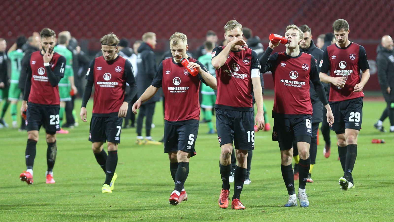
                <strong>1. FC Nürnberg</strong><br>
                Drohender Fernsehgelder-Verlust: 4,81 Millionen Euro
              