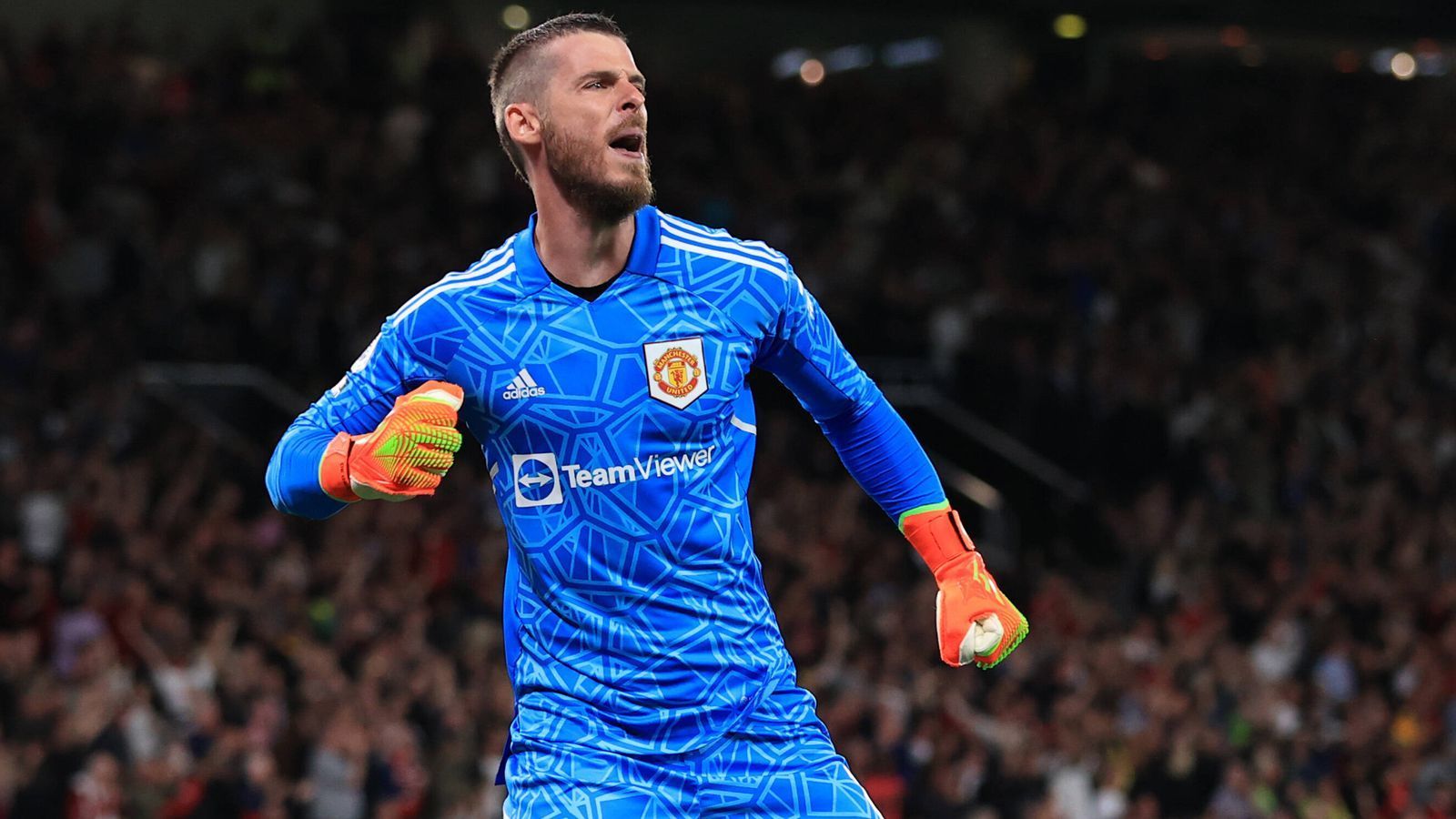 
                <strong>Nach Megaböcken gegen Brentford - de Gea wieder sicherer Rückhalt</strong><br>
                Gut eine Woche vor dem 2:1-Sieg von United gegen Liverpool stand Keeper David de Gea nach zwei Patzern bei der 0:4-Klatsche in Brentford heftig in der Kritik. Der Spanier zeigte sich gegen die "Reds" aber in Topform und war ein Garant für den letztlich Erfolg des englischen Rekordmeisters. De Gea wird wohl auch noch bis Ende des Sommertransfer-Fensters Konkurrenz bekommen, Frankfurts Kevin Trapp ist laut "Bild" ein heißes Thema in Manchester. 
              