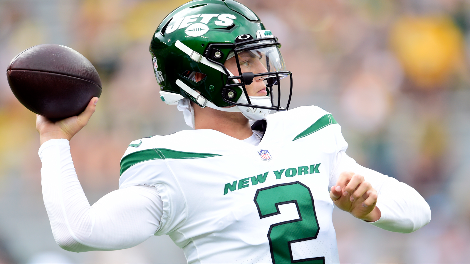 
                <strong>Gewinner: Zach Wilson </strong><br>
                Der zweite Pick des diesjährigen Drafts ist nach der Preseason einer der höchstgerankten Rookie-Quarterback der NFL - und das absolut zu Recht. In seinem zweiten Spiel knallte der 22-Jährige gleich ein nahezu perfektes Quarterback-Rating von 154,7 (Maximum in der NFL) hin. Seine Stats in der Partie gegen die Packers: 9-11 Pässe, 128 Yards, zwei Touchdowns, keine Interceptions. Packers-Star Aaron Rodgers schwärmte während einer TV-Übertragung vom neuen Jets-Hoffnungsträger. Wenn Wilson in der Regular Season ebenso wenig Anlaufzeit benötigt wie in der Preseason, dann stehen den Jets schönere Zeiten bevor als zuletzt. In Woche drei spielte Wilson nicht.
              