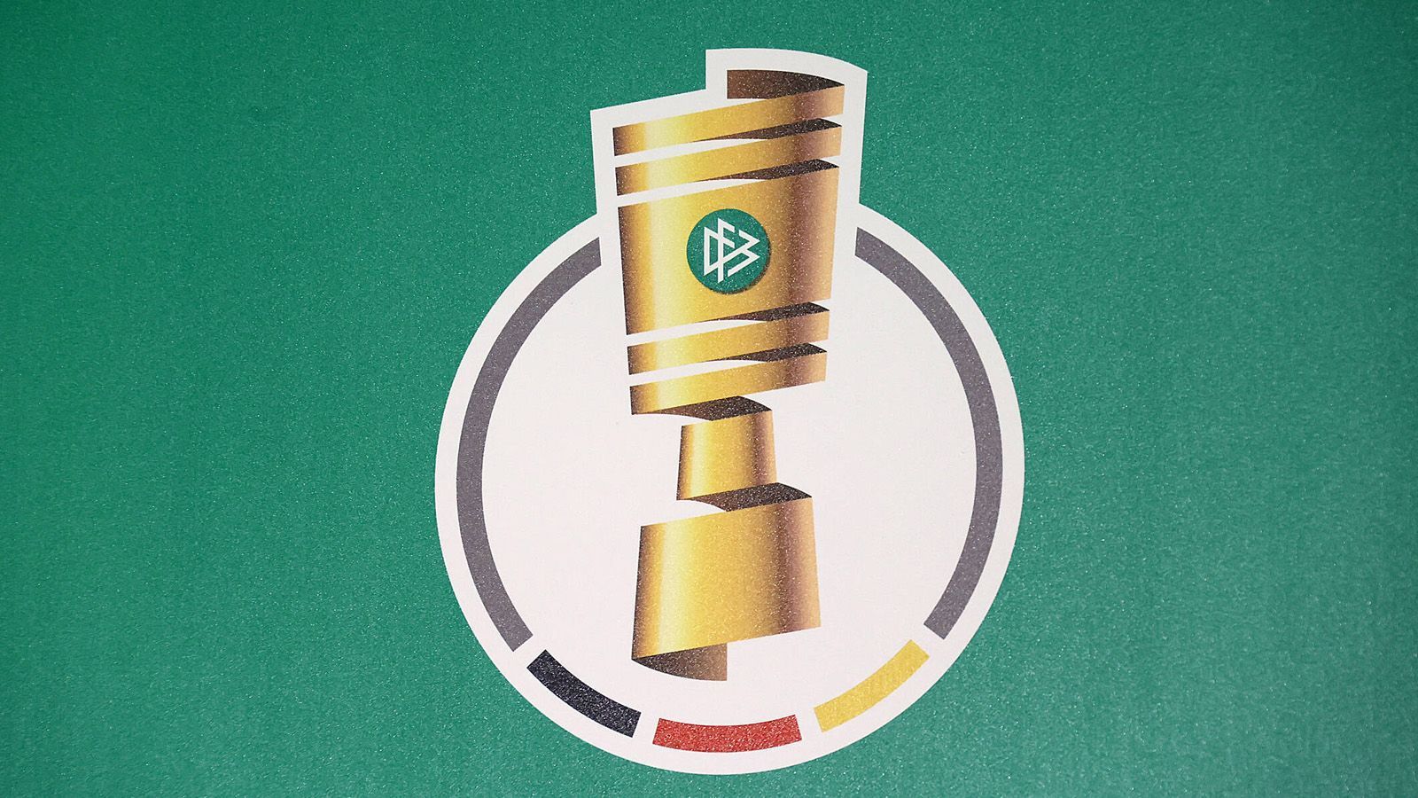 
                <strong>Die Prämien im DFB-Pokal 2021/2022</strong><br>
                Der DFB-Pokal bietet allen Vereinen die Möglichkeit, das Bankkonto ordentlich aufzubessern. Gerade für kleinere Vereine kann so jeder Sieg Gold wert sein. Runde für Runde erhalten die Vereine eine ordentliche Prämie aus der Zentralvermarktung. Aufgrund der Pandemie gibt es allerdings einige Besonderheiten, wie der "kicker" berichtet...
              