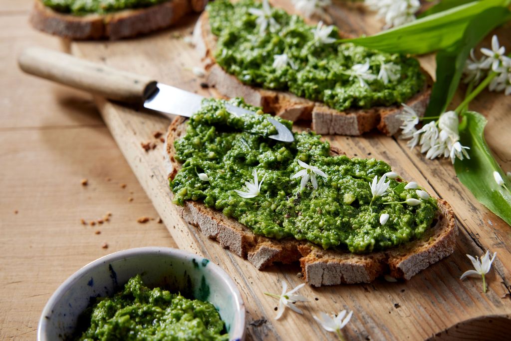 Bärlauch-Aufstrich schnell zubereiten: Das leichte Rezept für Brunch ...