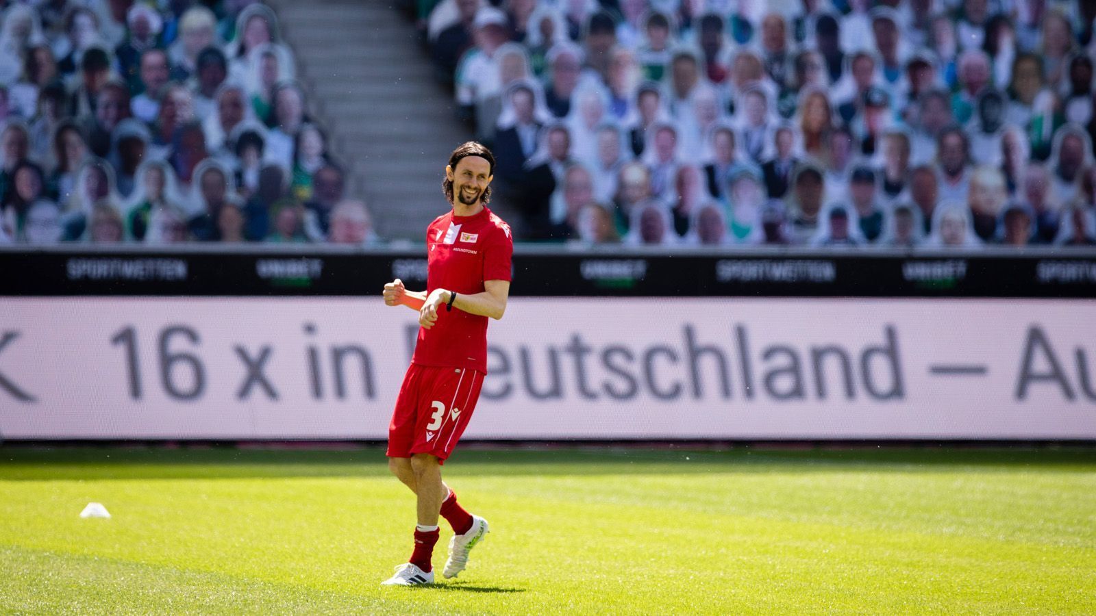 
                <strong>Neven Subotic</strong><br>
                Nach einigen schwierigen Jahren mit teilweise nur wenig Einsätzen beim BVB und einem Wechsel nach Frankreich zu AS Saint-Etienne ist Subotic in dieser Saison wieder auf der großen Bühne angekommen. Bei Aufsteiger Union Berlin soll er mit seiner Routine für den Klassenerhalt sorgen. Abseits des Platzes engagiert sich Subotic mit seiner eigenen Stiftung. 
              