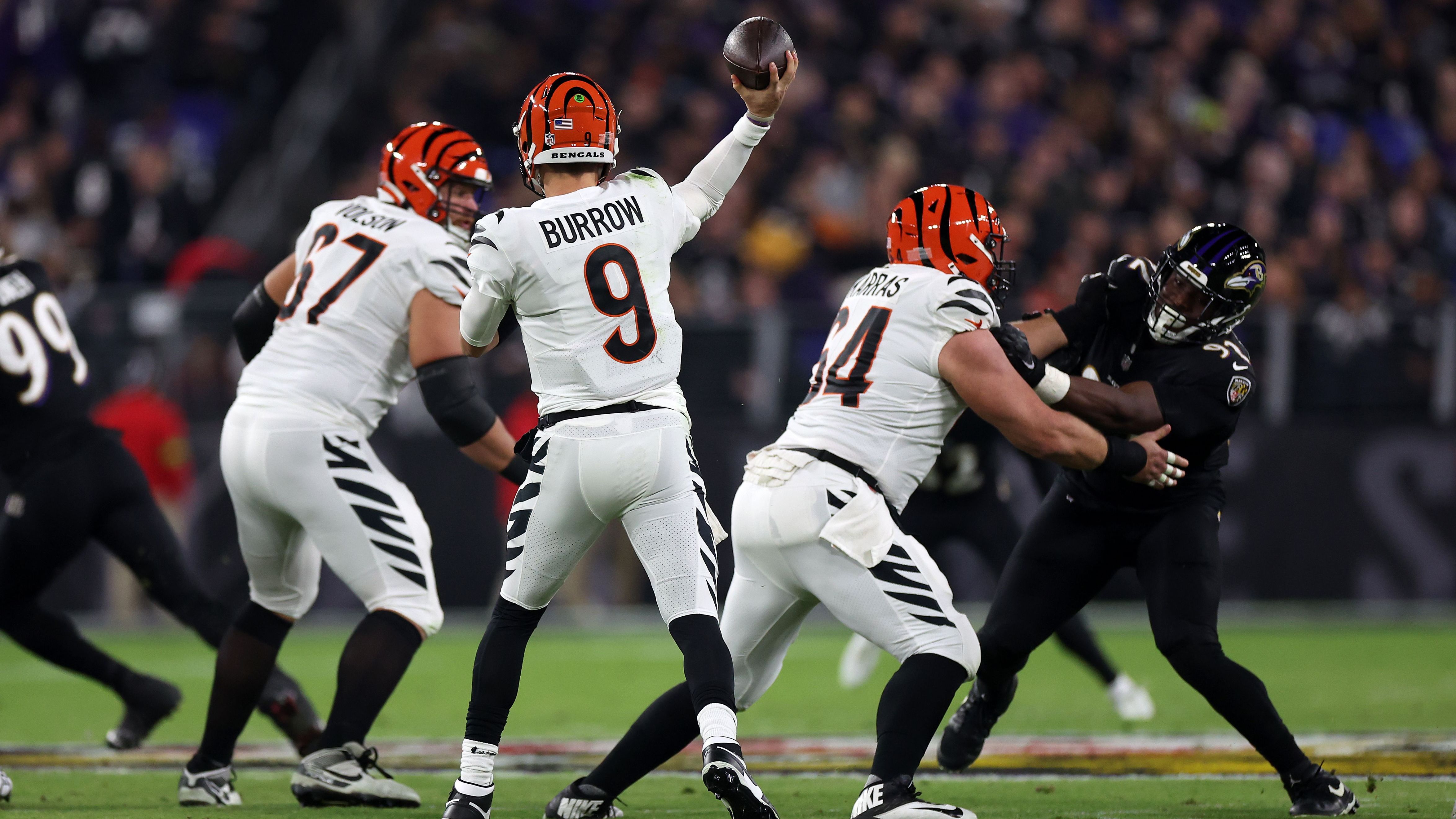 <strong>Cincinnati Bengals<br></strong><strong>Heim</strong>: Patriots (Week 1), Commanders (Week 3), Ravens (Week 5), Eagles (Week 8),Raiders (Week 9), Steelers (Week 13), Browns (Week 16), Broncos (Week 17)<br><strong>Auswärts</strong>: Chiefs (Week 2), Panthers (Week 4), Giants (Week 6), Browns (Week 7), Ravens (Week 10), Chargers (Week 11), Cowboys (Week 14), Titans (Week 15), Steelers (Week 18)<br><strong>Bye</strong>: Week 12