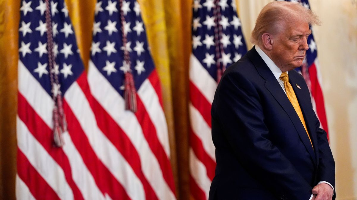 Ein Sprecher von Ex-Präsident Barack Obama wirft Donald Trump vor, mit bizarren Posts von seiner eigenen Epstein-Affäre ablenken zu wollen. 