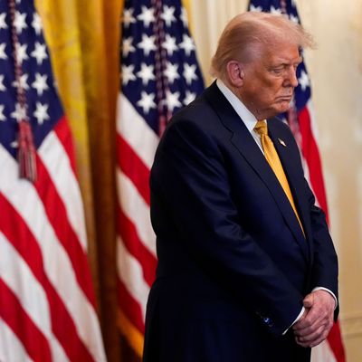 Ein Sprecher von Ex-Präsident Barack Obama wirft Donald Trump vor, mit bizarren Posts von seiner eigenen Epstein-Affäre ablenken zu wollen. 