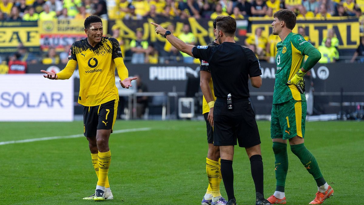 Jobe Bellingham (Borussia Dortmund, 07) diskutiert mit dem Schiedsrichter, GER BVB Borussia Dortmund 09 vs. 1. FC Union, Fussball, Bundesliga, Spieltag 2, Saison 2025 2026, 31.08.2025 DFB DFL REGUL...