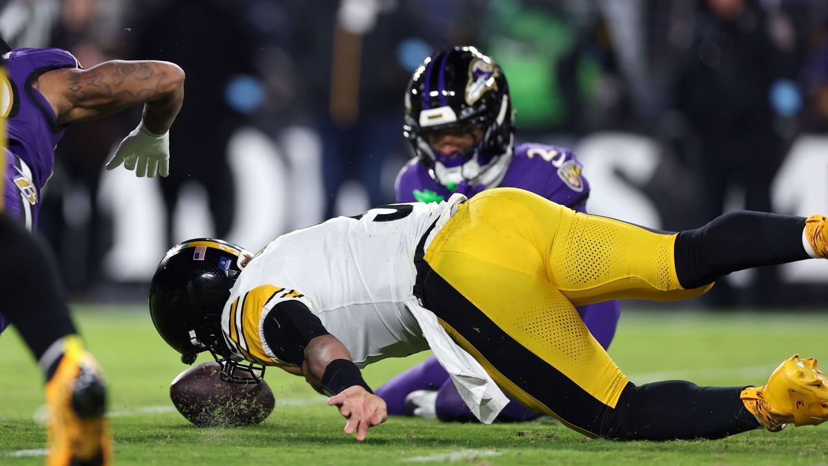 Pittsburgh Steelers v Baltimore Ravens