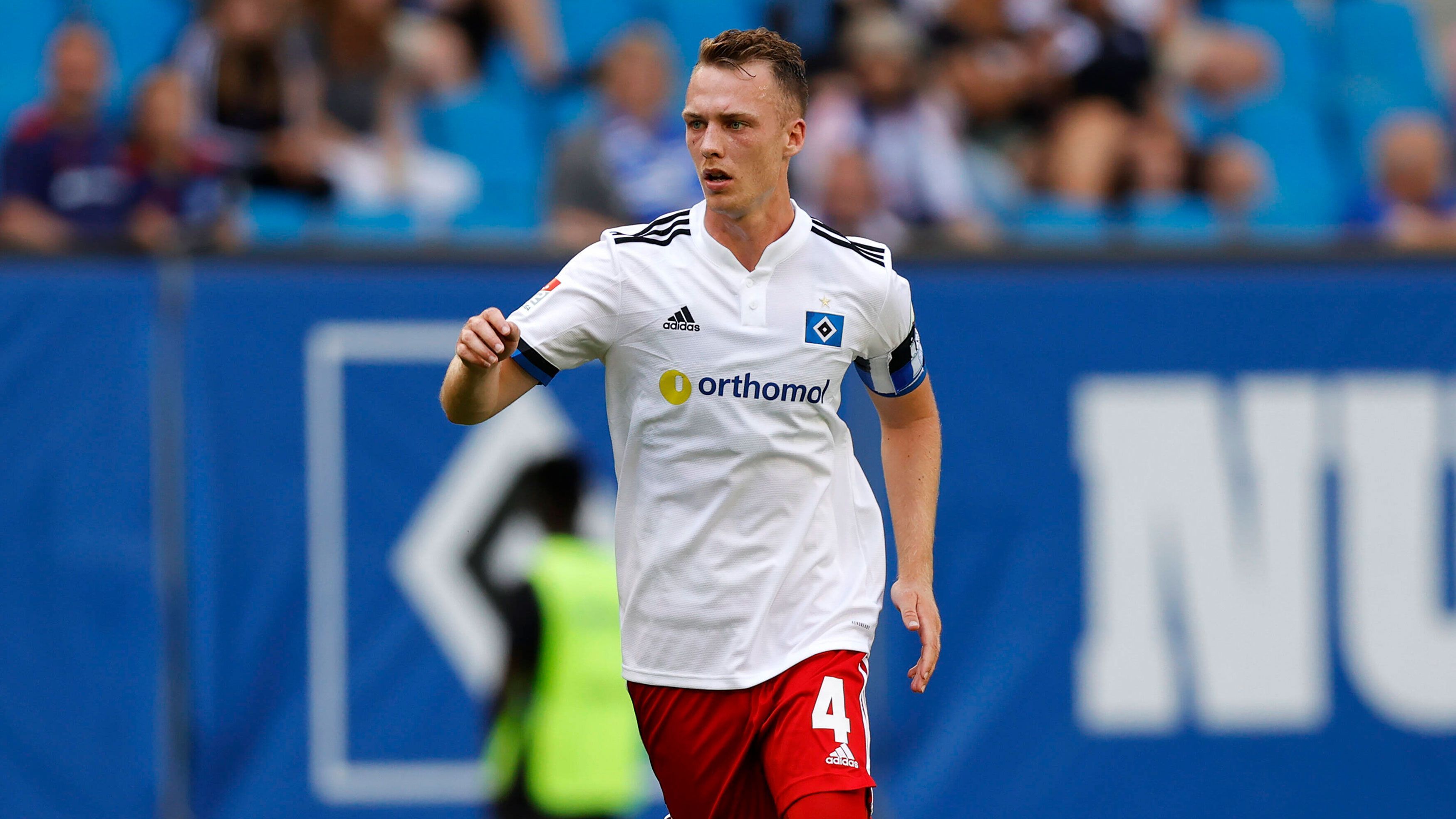 
                <strong>Hamburger SV</strong><br>
                &#x2022; Kapitän: Sebastian Schonlau -<br>&#x2022; Position: Innenverteidiger -<br>&#x2022; Im Verein seit: 2021<br>
              