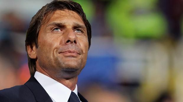 
                <strong>Antonio Conte</strong><br>
                Nun ist es offiziell: Antonio Conte wird im Sommer den Trainerposten beim FC Chelsea übernehmen. Der Italiener ist bereits der zwölfte Trainer, den Eigentümer Roman Abramowitsch in 13 Jahren engagiert hat. ran.de zeigte Contes elf Vorgänger. 
              