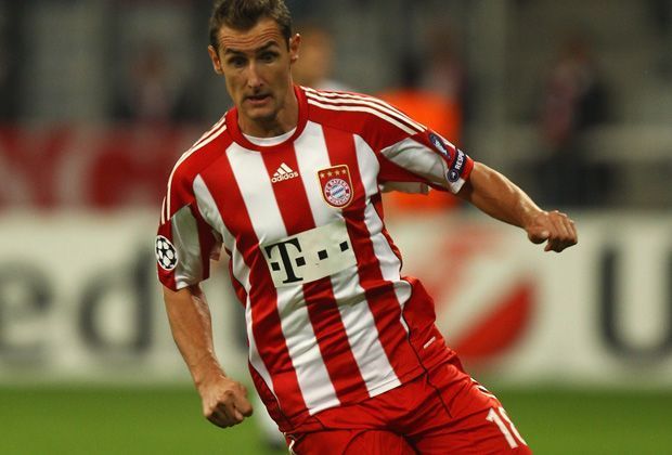 
                <strong>Platz 5: Miroslav Klose</strong><br>
                In den Trikots von Werder Bremen und Bayern München ging Miroslav Klose in der Champions League auf Torejagd - allerdings "nur" 39 Mal. Dafür kann sich die Ausbeute von 14 Toren aber sehen lassen.
              