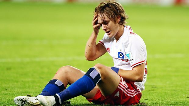 
                <strong>Alen Halilovic (Hamburger SV)</strong><br>
                Alen Halilovic (Hamburger SV): Von Barcelona nach Hamburg! So hieß die Schlagzeile vor der Saison für das kroatische Wunderkind. Doch der Offensivspieler scheiterte an der Elbe vor allem an seinem mangelnden Defensivverhalten. Das wurde dem 20-Jährigen nun auch unter dem neuen Coach Markus Gisdol zum Verhängnis. Zuletzt wurde von der "Sportbild" schon über ein vorzeitiges Ende der Leihe spekuliert.
              