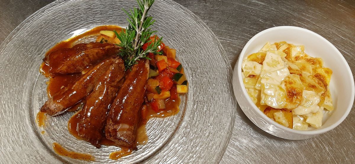 Lammfilet mit Ratatouille-Gemüse und Kartoffelgratin