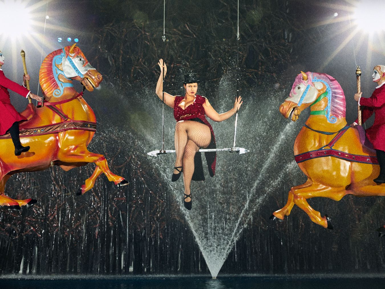 "Ich liebe den Blick […]. Ich liebe die Beine." Heidi Klum ist happy und lobt Vivien während des "Cirque du Soleil"-Fotoshootings.